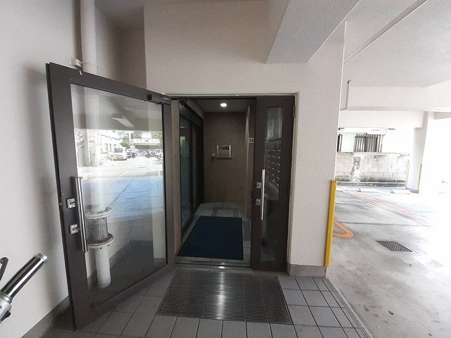 エントランス　建物の内部です