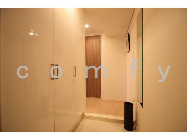 玄関　ゆとりあるエントランス