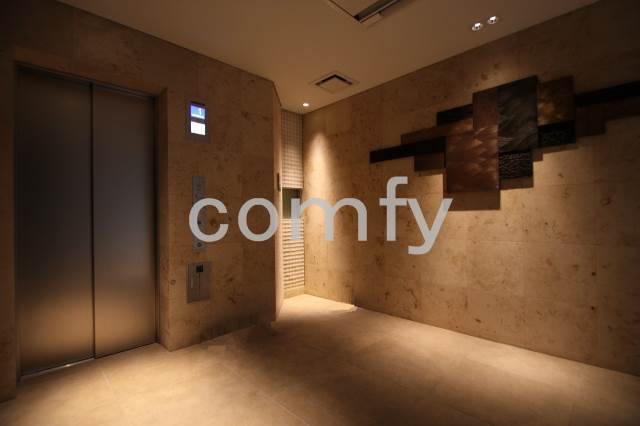 エントランス　エレベーター