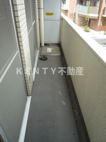 バルコニー　暖かな日差しのふりそそぐバルコニー