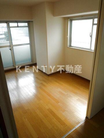 居室・リビング　こちらの居間で趣味の時間をお楽しみください