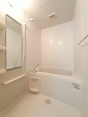 バス・シャワールーム　落ち着いた空間のお風呂です