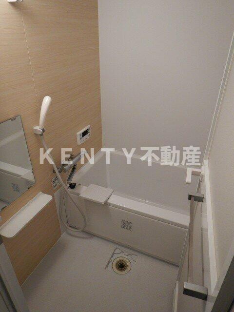 バス・シャワールーム　コンパクトで使いやすいお風呂です