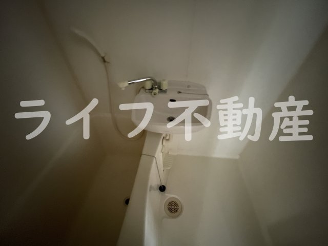 洗面設備　独立洗面台あり、毎朝おしゃれに忙しい女性の方におすすめです