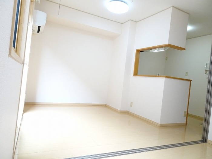 居室・リビング　ゆったり過ごせる居間です