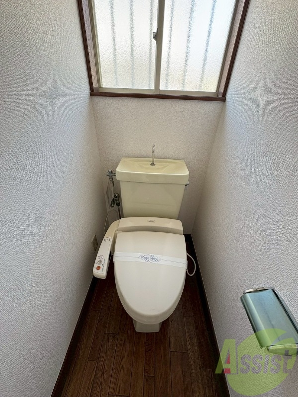 トイレ　こちらはトイレになります。ウォシュレット機能付です。