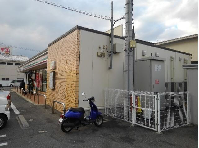コンビニ　セブンイレブン（コンビニ）まで270m
