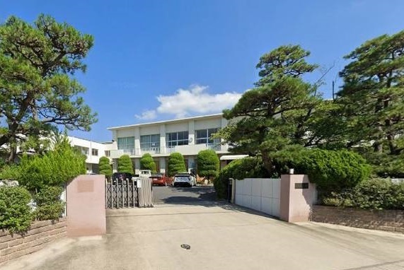 小学校　小垣江小学校（小学校）まで900m