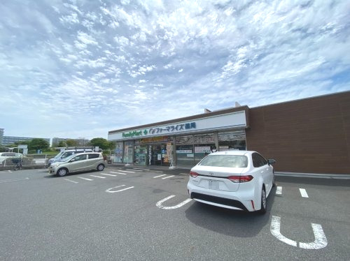 コンビニ　ファミリーマート 真砂一丁目店（コンビニ）まで627m