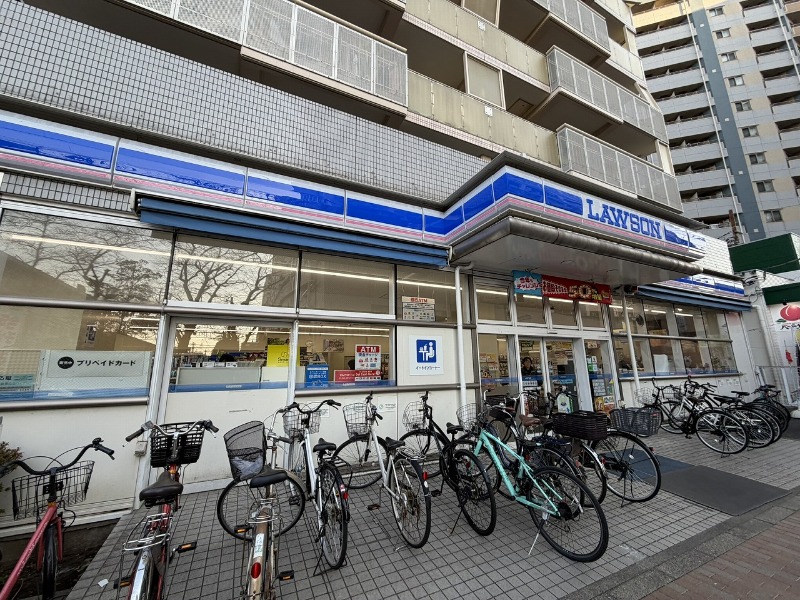 コンビニ　ローソン板橋蓮根３丁目店（コンビニ）まで1m