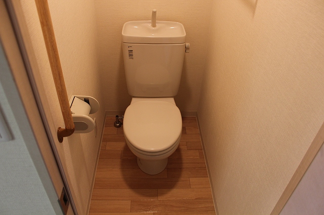名鉄尾西線 佐屋駅 徒歩19分 3階建 築18年のトイレ写真