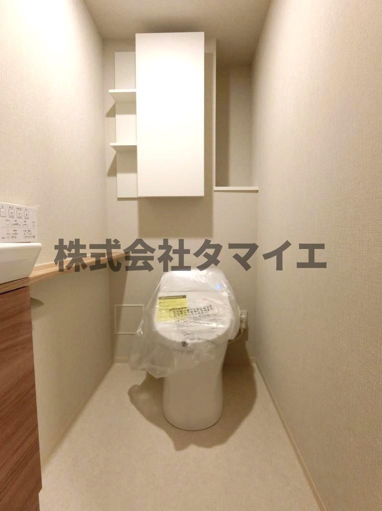 トイレ　落ち着いた色調のトイレです