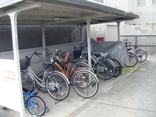 その他共有部分　屋根付で雨の日も安心な駐輪場♪
