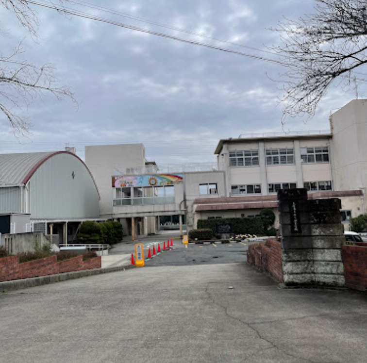 小学校　大府市立石ヶ瀬小学校（小学校）まで382m