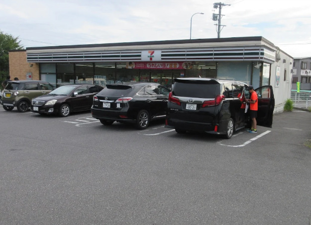 コンビニ　セブンイレブン 大府森岡町店（コンビニ）まで405m