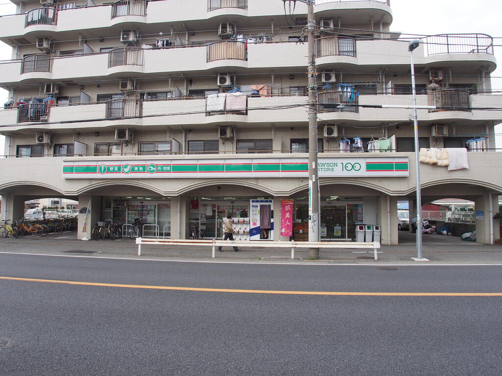 コンビニ　ローソンストア100辻堂元町五丁目店（コンビニ）まで332m