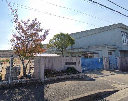 小学校　岸和田市立山直北小学校（小学校）まで872m