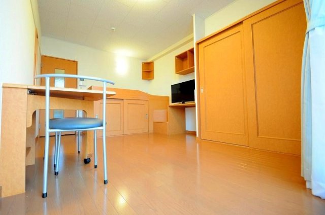 居室・リビング　備品や設備仕様は号室等により異なります現地をご確認下さい。