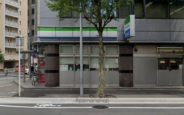 コンビニ　ファミリーマート（コンビニ）まで512m