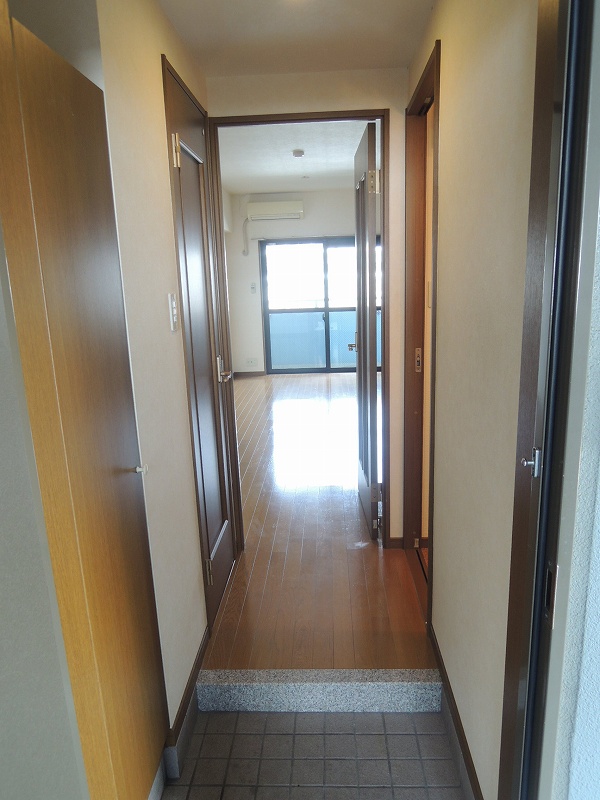 玄関　室内参考写真。現状優先。