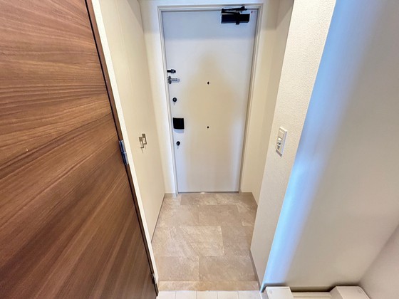 玄関　※別部屋の写真です