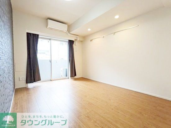 ＪＲ山手線 品川駅 徒歩9分 4階建 築10年の居間写真