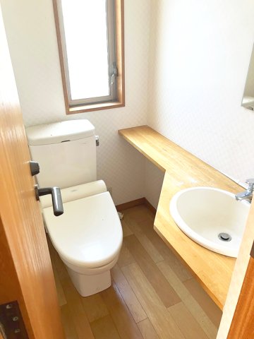 東急大井町線 上野毛駅 徒歩8分 3階建 築31年のトイレ写真