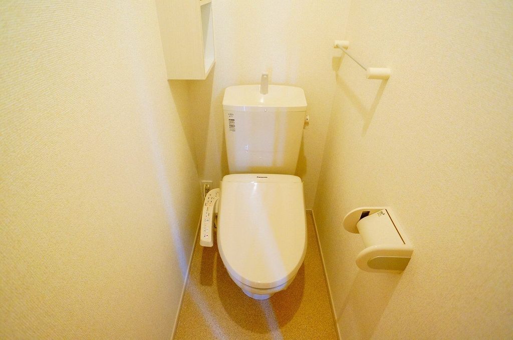 湘南新宿ライン高海 北鴻巣駅 徒歩23分 2階建 築14年のトイレ写真