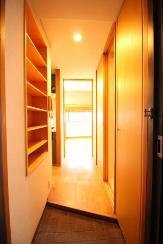 華姿ビルの玄関写真