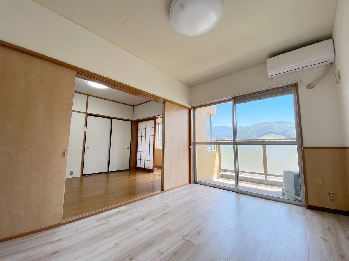 共栄ハイツの居間写真