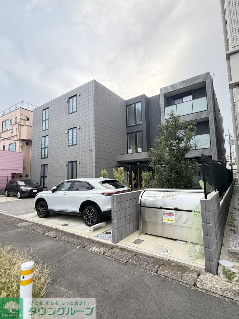 建物外観　駐車場