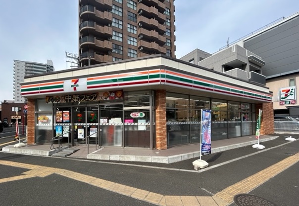 コンビニ　セブンイレブン仙台東八番丁店（コンビニ）まで120m