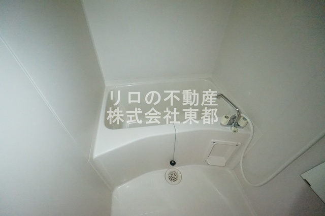 バス・シャワールーム　清潔感のある浴室で、１日の疲れを癒しリラックスできます。