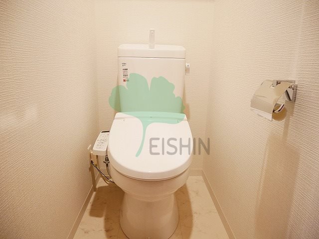 トイレ　温水洗浄付きトイレです！