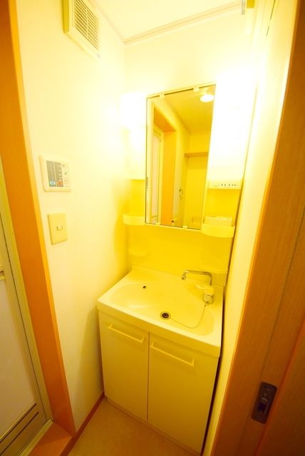 洗面設備　※同建物他号室参考写真