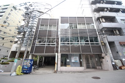 大阪市中央区内淡路町のマンションの建物外観