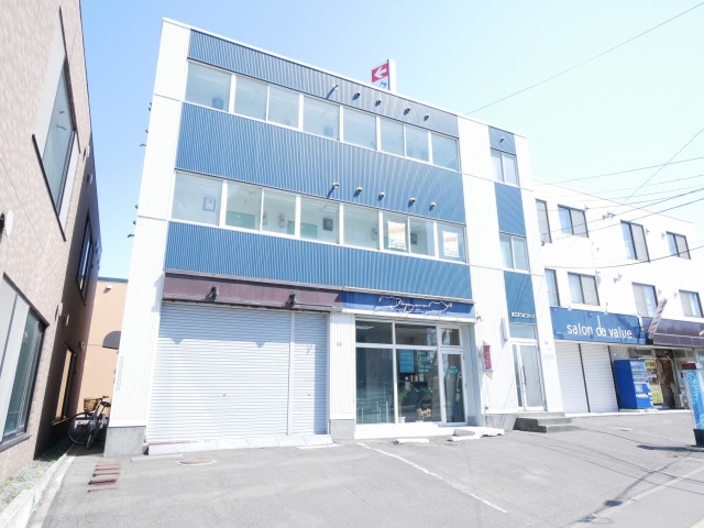 札幌市厚別区大谷地東のマンションの建物外観