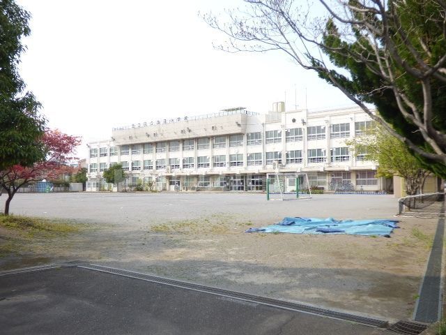 【足立区加賀のアパートの小学校】