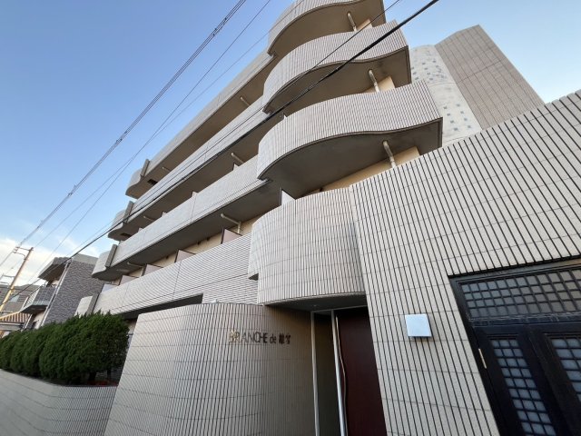 神戸市須磨区桜木町のマンションの建物外観