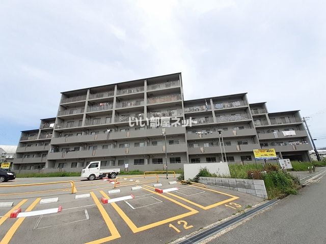 【交野市天野が原町のマンションの建物外観】