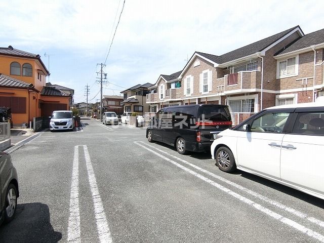 【津市白塚町のアパートの駐車場】