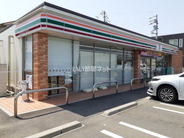 【津市白塚町のアパートのコンビニ】