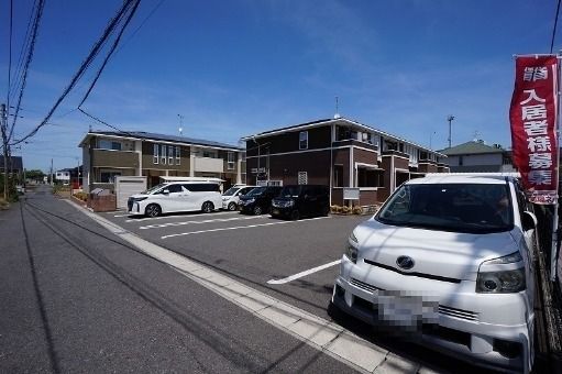 【北九州市八幡西区茶屋の原のアパートの駐車場】