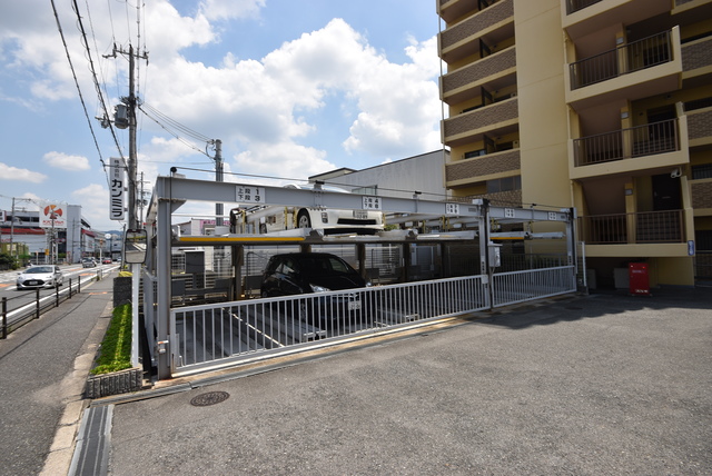 【グラン・コート寝屋川IIの駐車場】