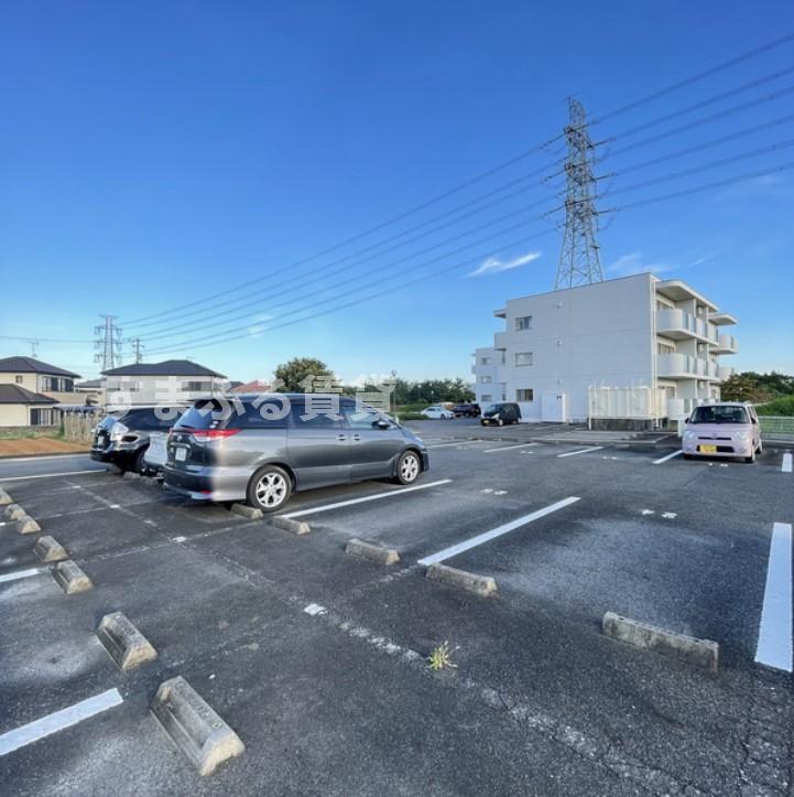 【豊田市上原町のアパートの駐車場】