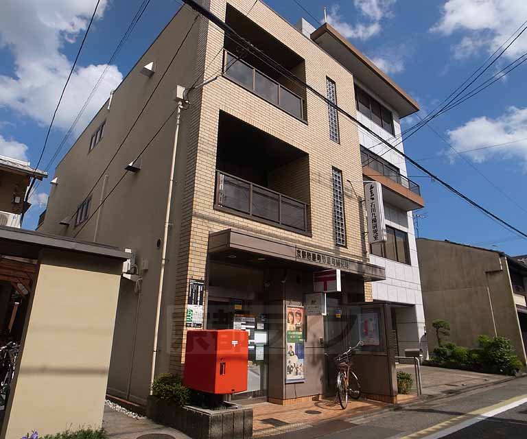 【京都市中京区松本町のマンションの郵便局】