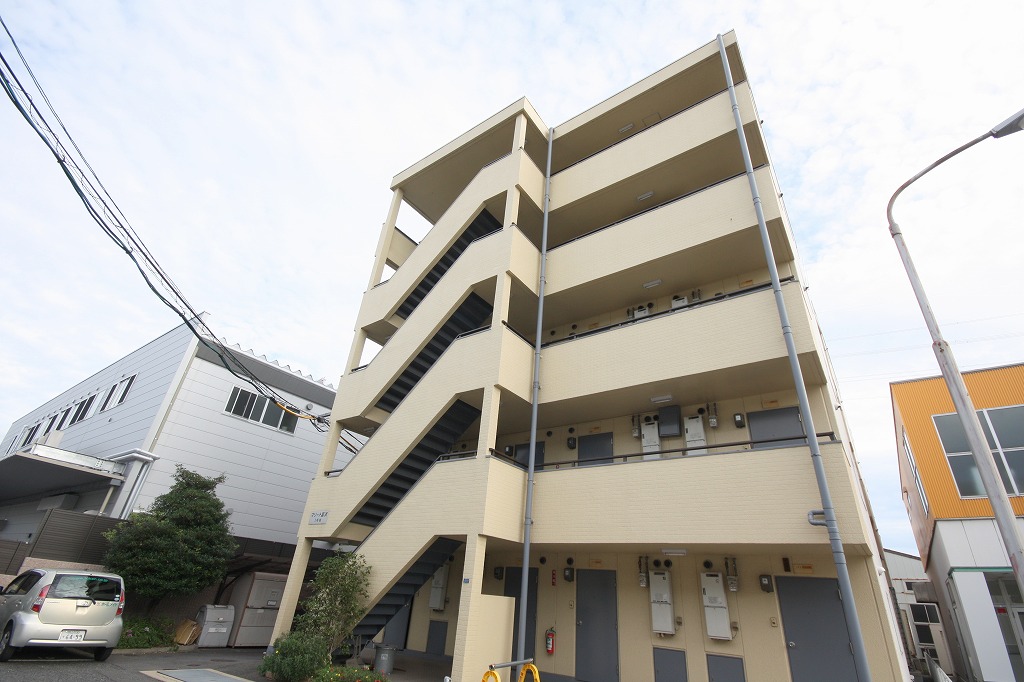 岡山市南区富浜町のマンションの建物外観