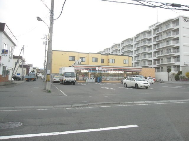 【札幌市西区八軒三条西のマンションのコンビニ】