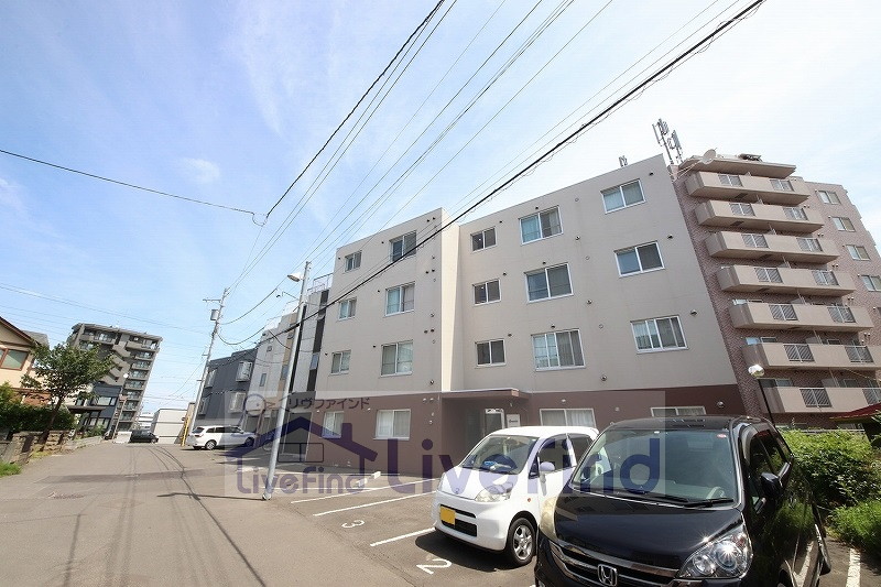 札幌市白石区本通のマンションの建物外観