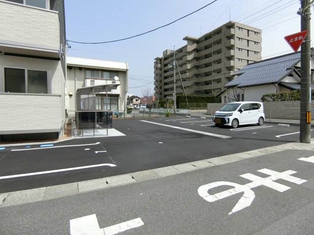 【米子市西福原のアパートの駐車場】